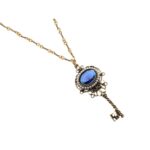 Collana di bigiotteria fatta a mano a forma di chiave