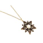 Collana da donna a forma di fiore con perla e swarovski