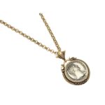 Collana fatta a mano a forma di moneta