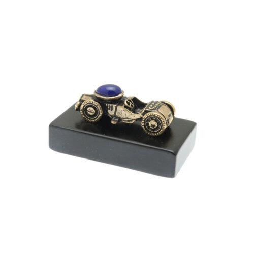 Vintage Car with Sapphire - Image 2