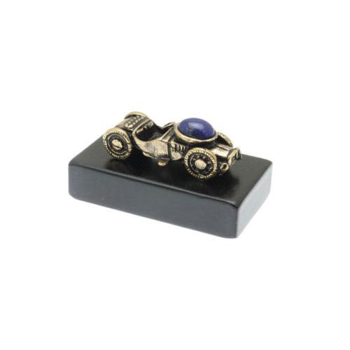 Vintage Car with Sapphire - Image 5