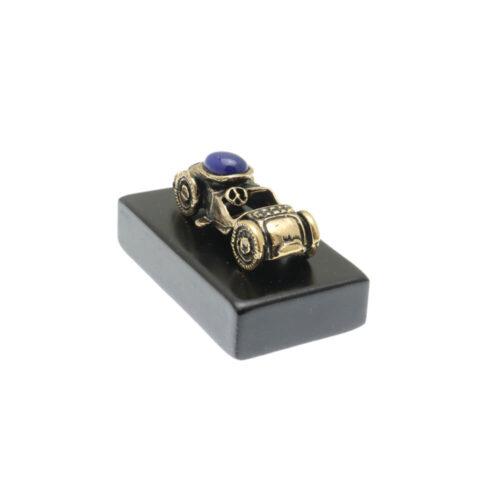 Vintage Car with Sapphire - Image 7